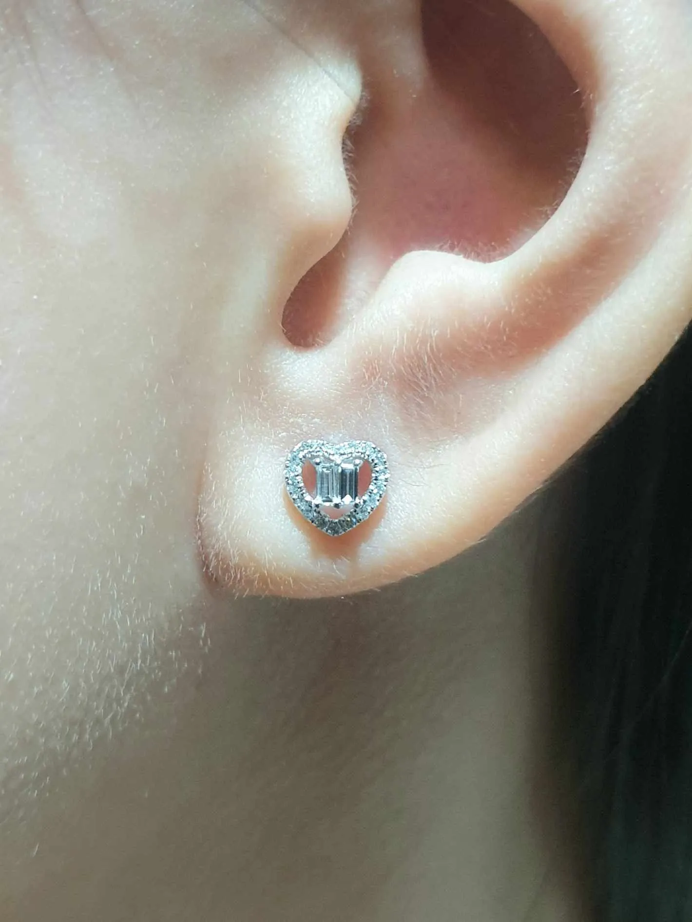 #LVNA2024 | Heart Halo Baguette Diamond Earrings 18kt