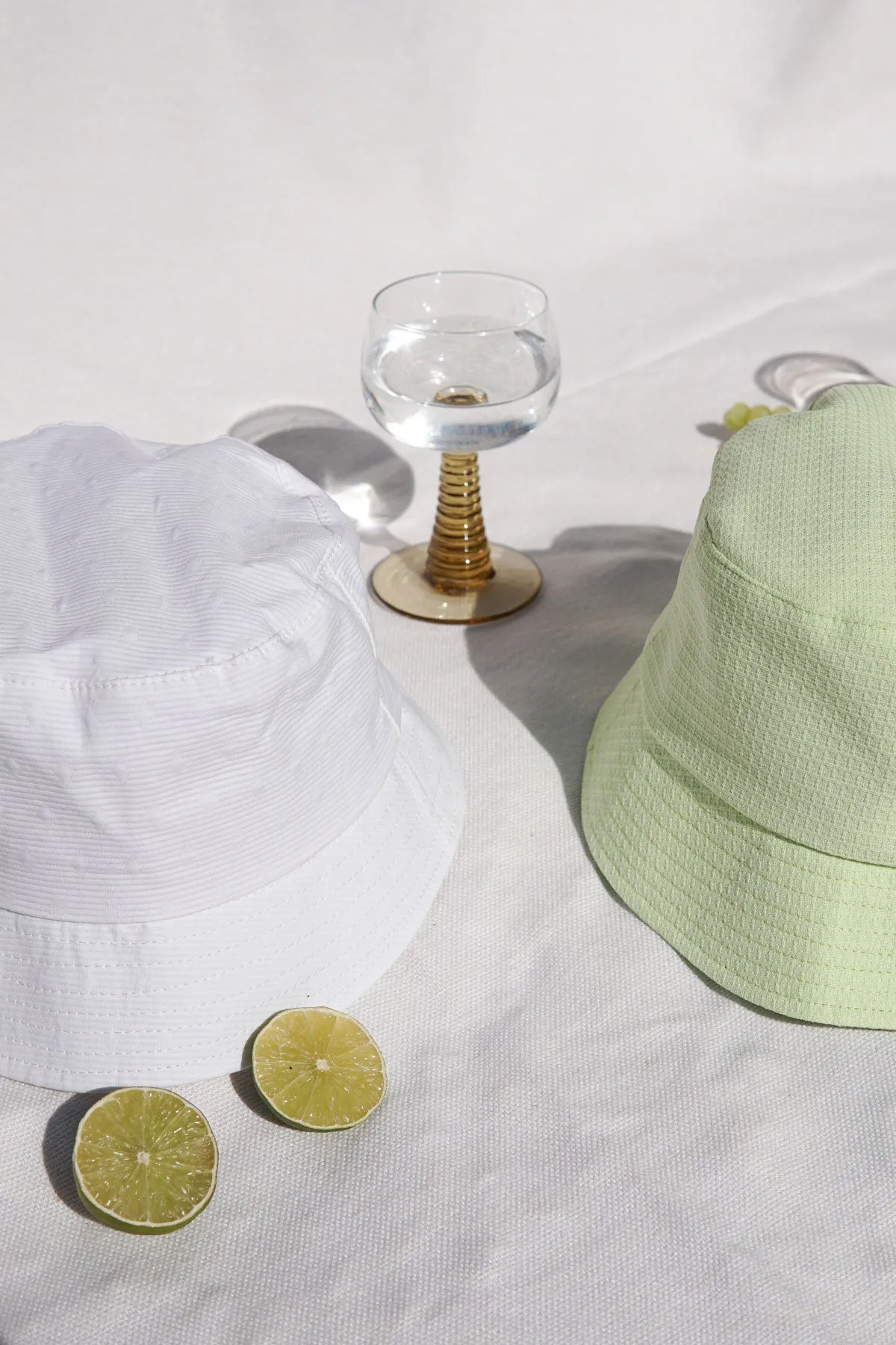 White dots bucket hat