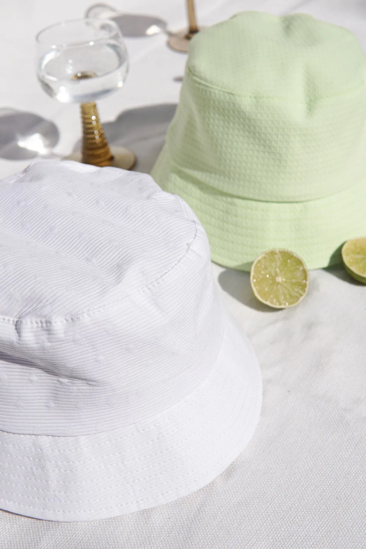 White dots bucket hat